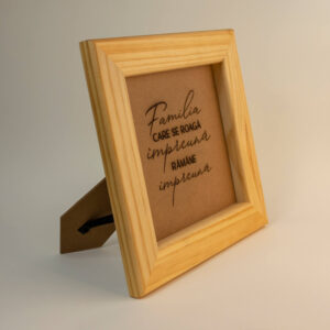 rama-gravata-familia-care-se-roaga-impreuna-lateral